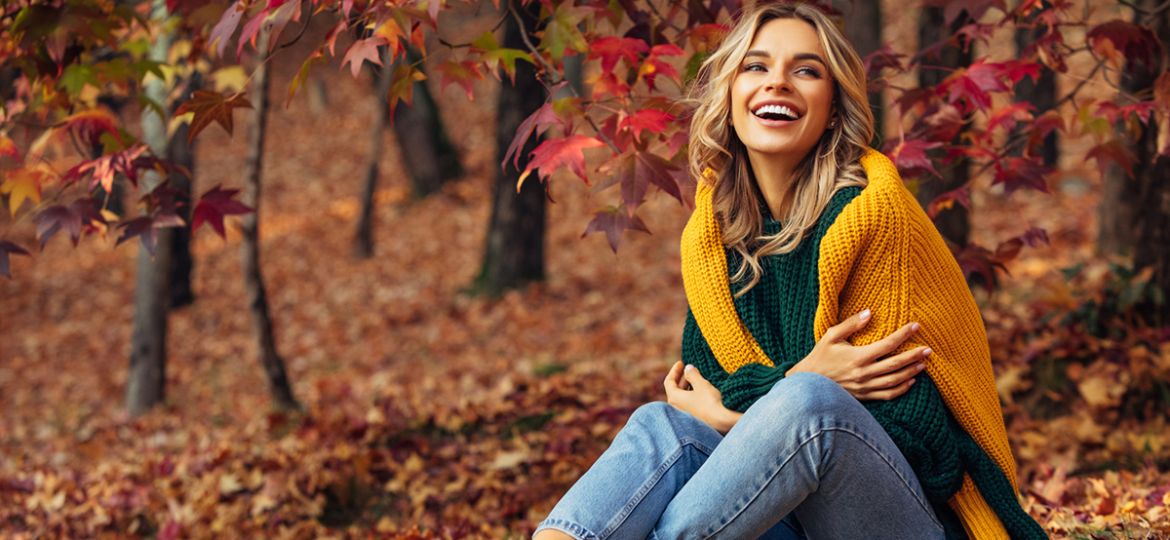 Autumn photo of a beautiful girl